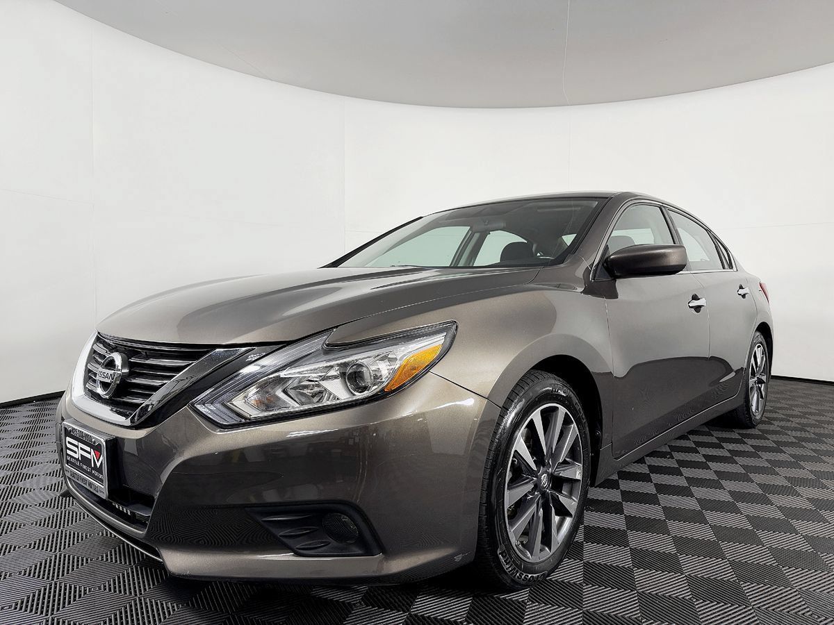Used 2017 Nissan Altima 2.5 SV FWD image 2