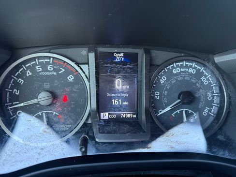 Used 2022 Toyota Tacoma TRD Off-Road image 24