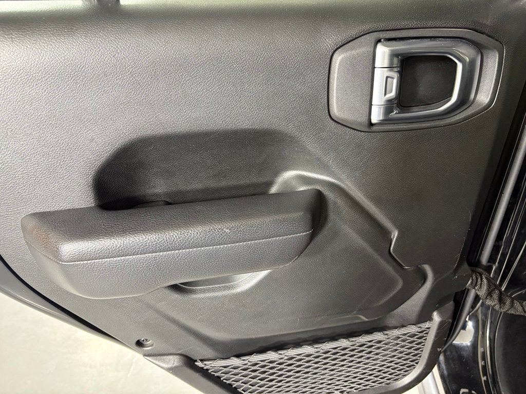 Used 2025 Jeep Wrangler Unlimited Rubicon AWD/4WD image 37
