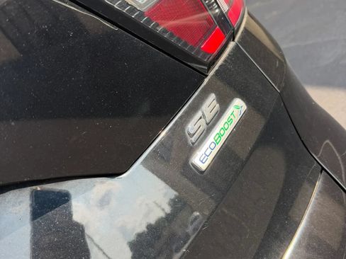 Used 2017 Ford Escape SE w/ Equipment Group 201A FWD image 12