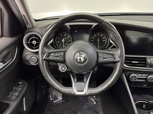 Used 2021 Alfa Romeo Giulia Sprint w/ Sun & Sound Package image 28