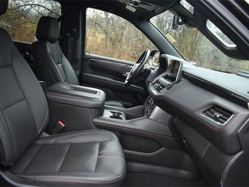 Used 2022 Chevrolet Suburban RST w/ Sport Performance Package image 14