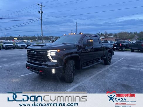 Used 2025 Chevrolet Silverado 2500 LT w/ Trail Boss Package image 1