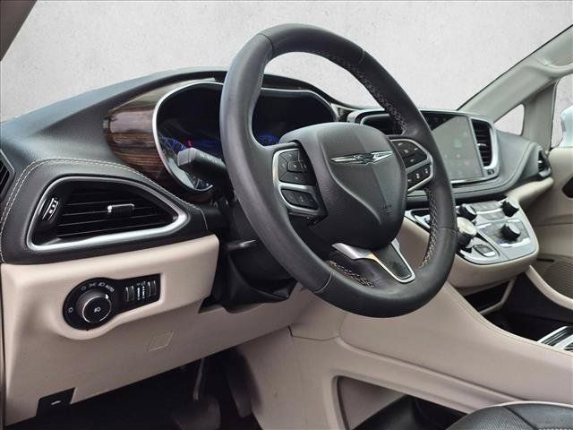 Used 2022 Chrysler Pacifica Limited FWD image 10