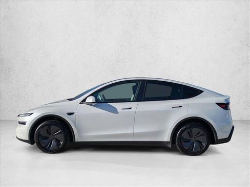 Used 2026 Tesla Model Y 2WD image 9