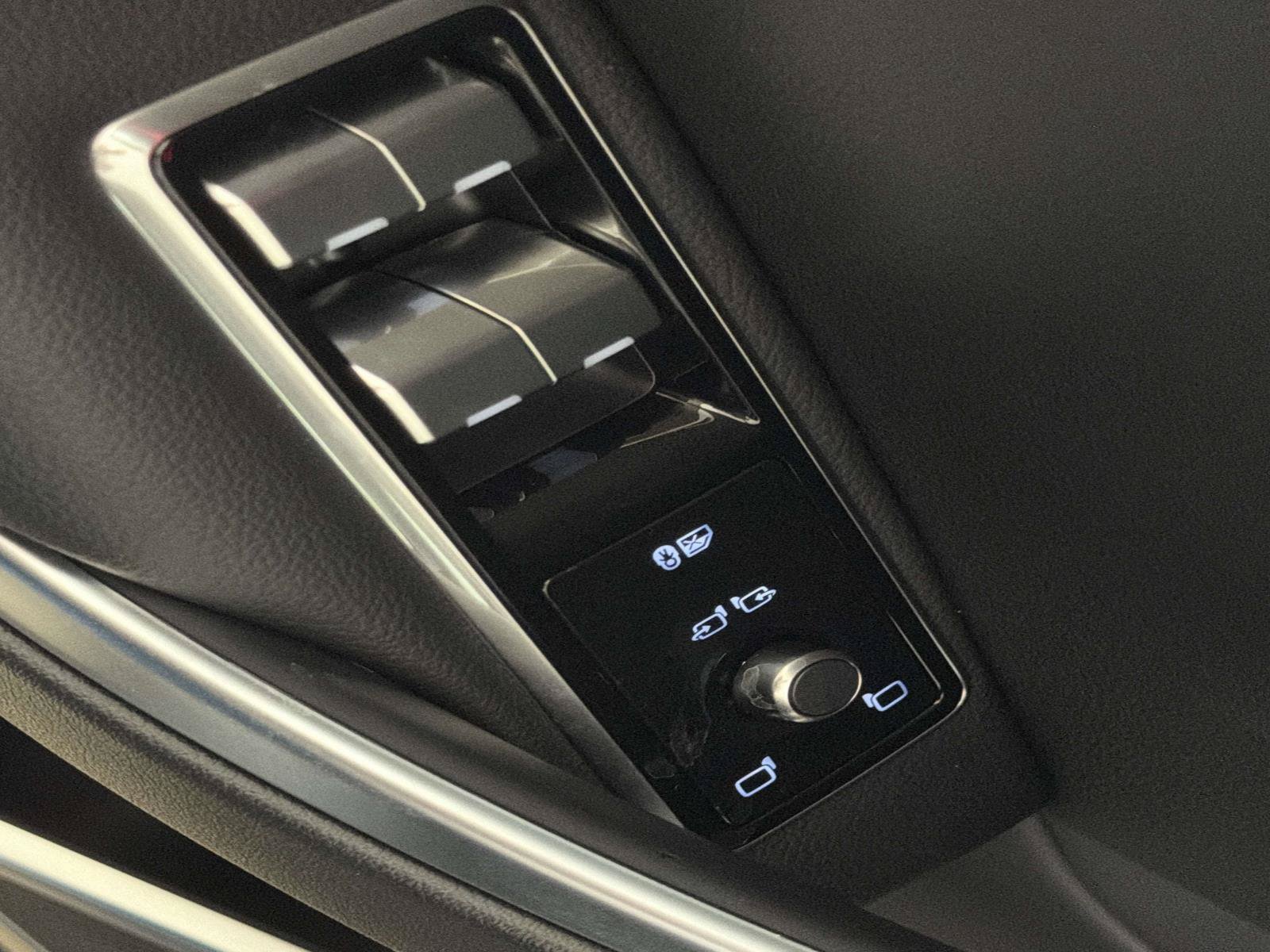 Certified 2024 Jaguar XF R-Dynamic SE AWD/4WD image 16