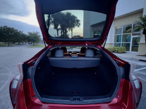 Used 2016 Toyota Prius Four Touring FWD image 9