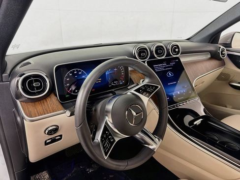 Used 2025 Mercedes-Benz GLC 350e 4MATIC image 9