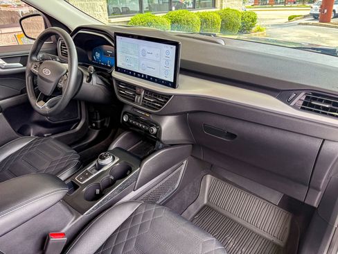 Used 2023 Ford Escape Platinum w/ Premium Technology Package AWD/4WD image 26
