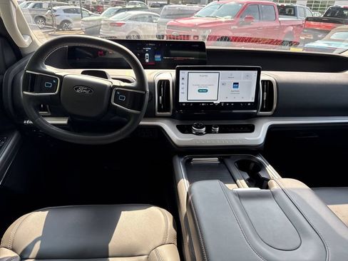 Used 2025 Ford Expedition Active AWD/4WD image 23