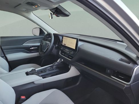 Certified 2025 Toyota Grand Highlander FWD image 23