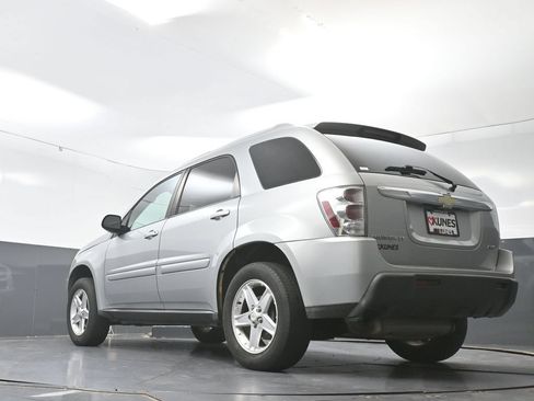 Used 2005 Chevrolet Equinox LT w/ Preferred Equipment Group AWD/4WD image 53