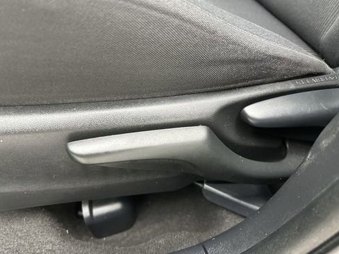 Used 2015 Toyota Yaris L FWD image 12