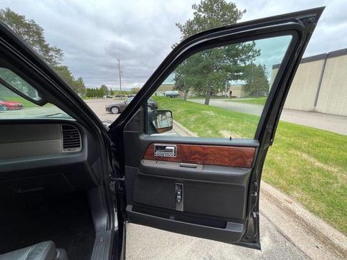 Used 2012 Lincoln Navigator 4WD image 32