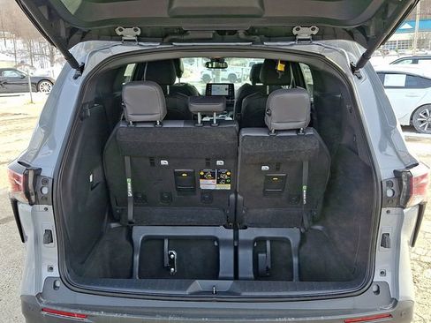 Used 2024 Toyota Sienna XLE Woodland Edition image 33