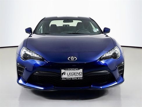 Used 2017 Toyota 86 image 2