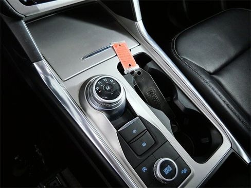 Certified 2021 Ford Explorer XLT w/ Equipment Group 202A image 19