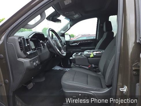 Used 2023 Chevrolet Silverado 1500 LT AWD/4WD image 9