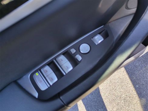 Used 2024 BMW X3 xDrive30i w/ Premium Essential Package image 12