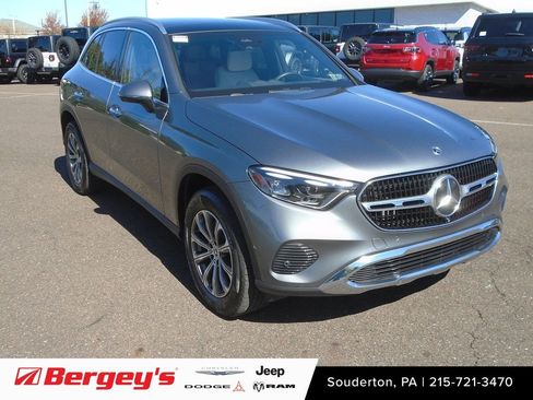 Used 2023 Mercedes-Benz GLC 300 4MATIC image 1