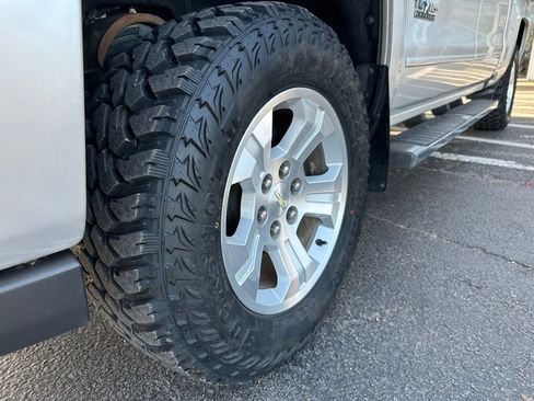 Used 2018 Chevrolet Silverado 1500 LT w/ Texas Edition image 9