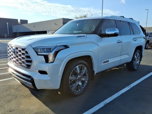 Used 2025 Toyota Sequoia Capstone AWD/4WD image 2
