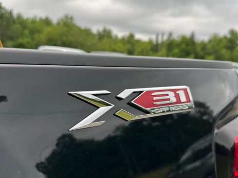 Used 2022 GMC Sierra 2500 SLT w/ SLT Convenience Package AWD/4WD image 30