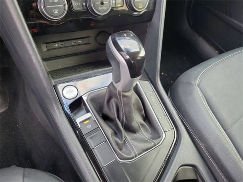 Used 2024 Volkswagen Taos SE image 23