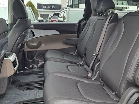 New 2026 Kia Carnival image 13