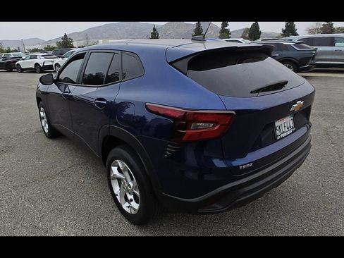 Used 2024 Chevrolet Trax LS w/ LS Convenience Package FWD image 3