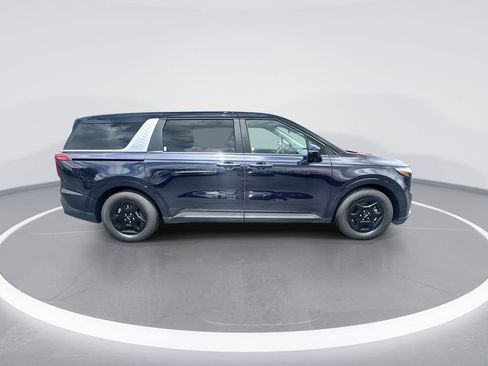 Used 2025 Kia Carnival FWD image 9