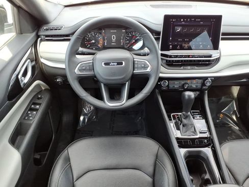 Used 2025 Jeep Compass Limited AWD/4WD image 9