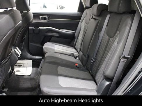 Used 2021 Kia Sorento LX image 11