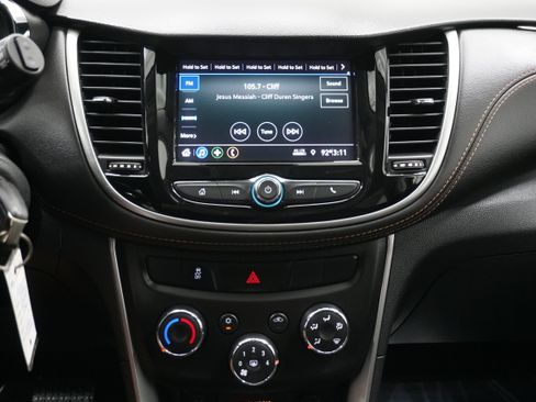 Used 2022 Chevrolet Trax LS w/ Tint and Cruise Package image 17