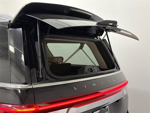 Used 2022 Lincoln Navigator L Reserve image 7