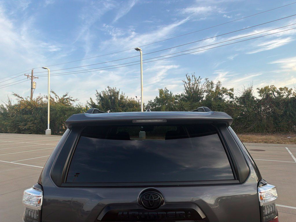 Used 2021 Toyota 4Runner TRD Off-Road Premium w/ Moonroof Package AWD/4WD image 4