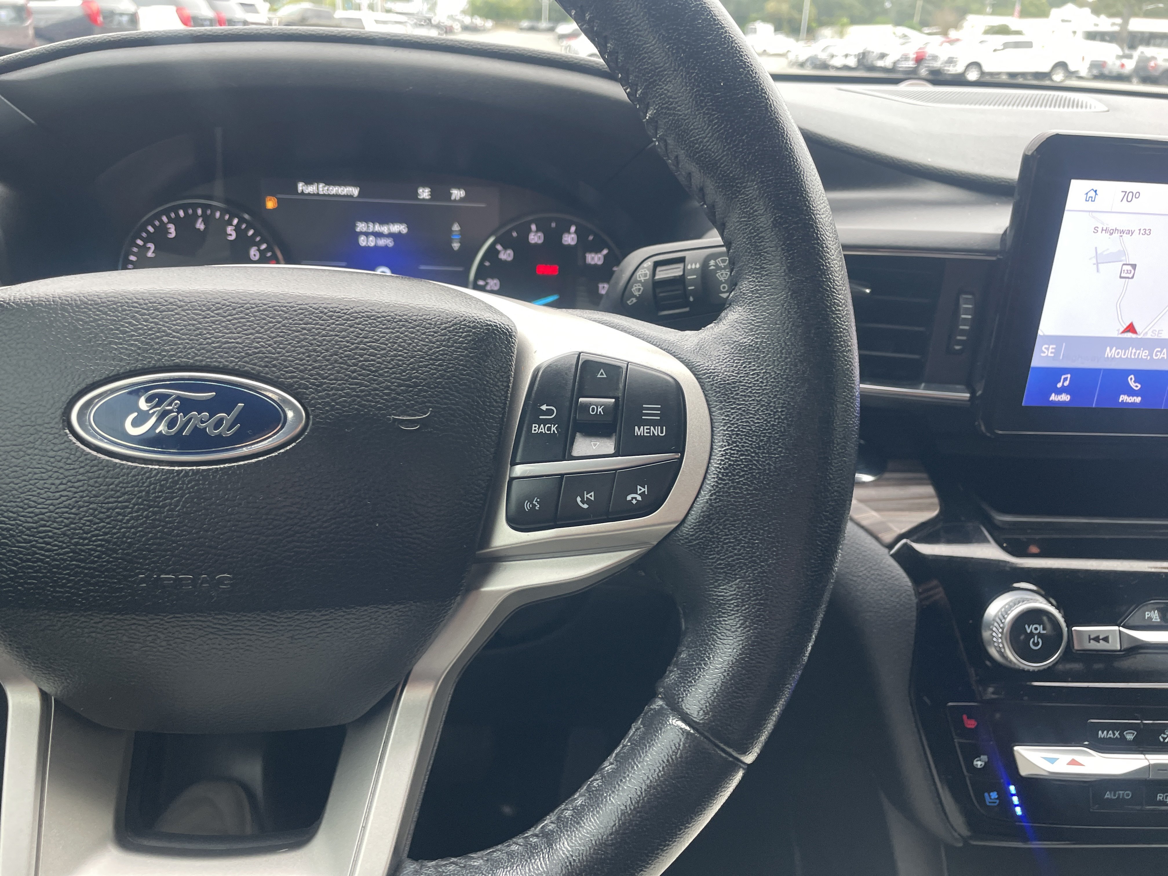 Used 2022 Ford Explorer Limited w/ Equipment Group 301A RWD image 13