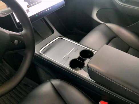 Used 2024 Tesla Model Y Long Range image 15