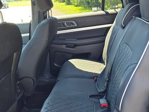 Used 2017 Ford Explorer XLT w/ Equipment Group 201A AWD/4WD image 4