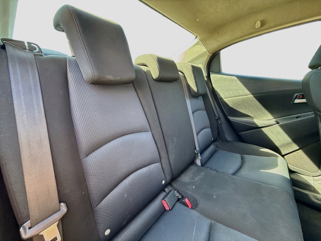 Used 2019 Toyota Yaris L FWD image 37