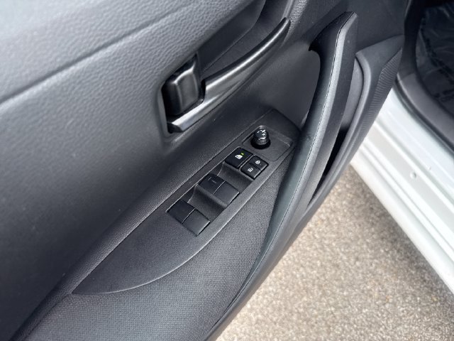 Used 2025 Toyota Corolla LE FWD image 10