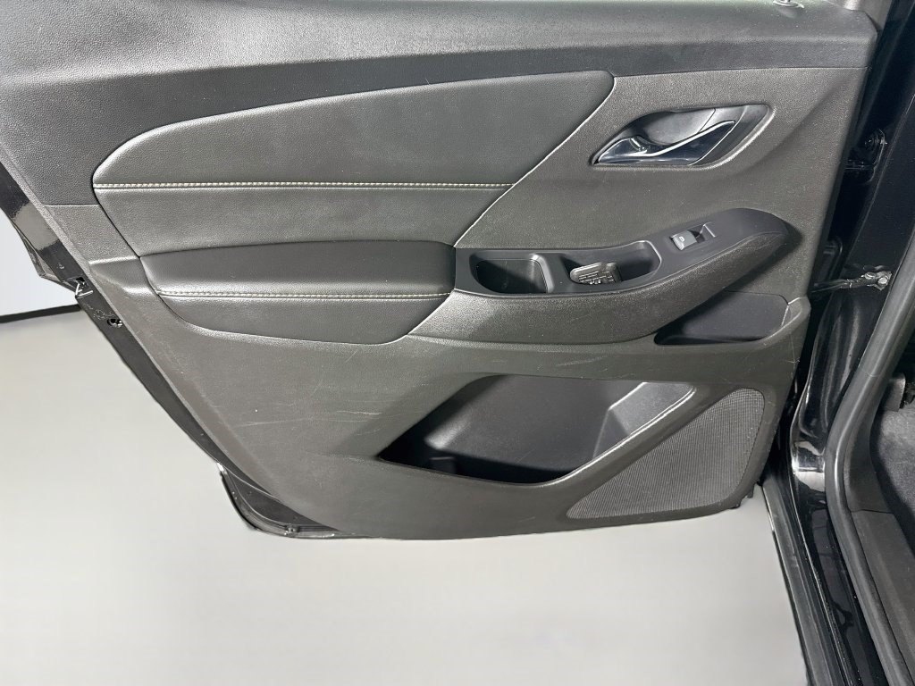 Used 2021 Chevrolet Traverse LS FWD image 25