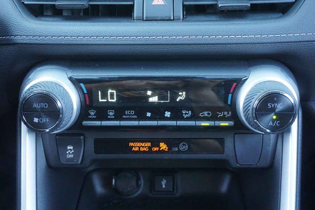 Used 2022 Toyota RAV4 XLE w/ Convenience Package AWD/4WD image 12