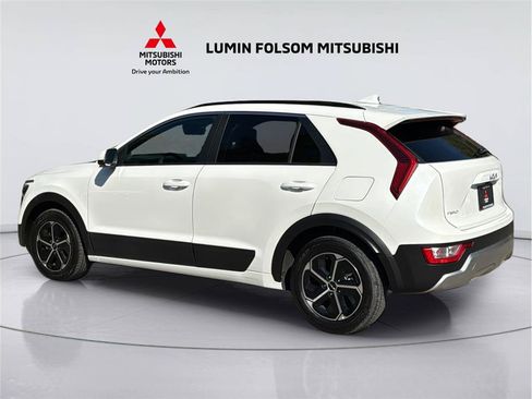 Used 2025 Kia Niro LX FWD image 3