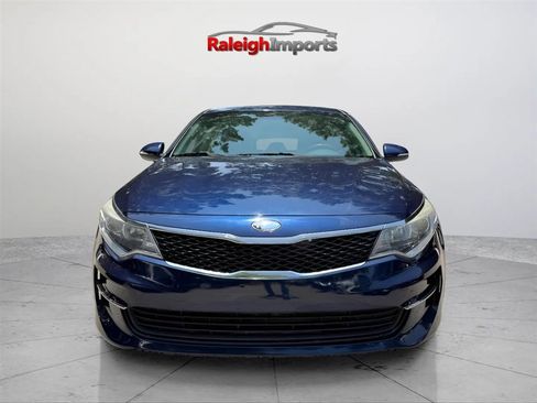 Used 2017 Kia Optima LX FWD image 2