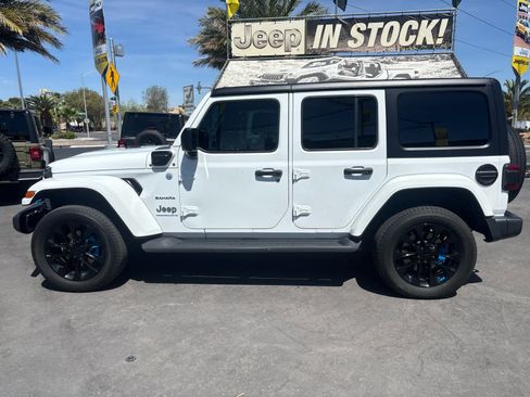 Used 2023 Jeep Wrangler Sahara image 7