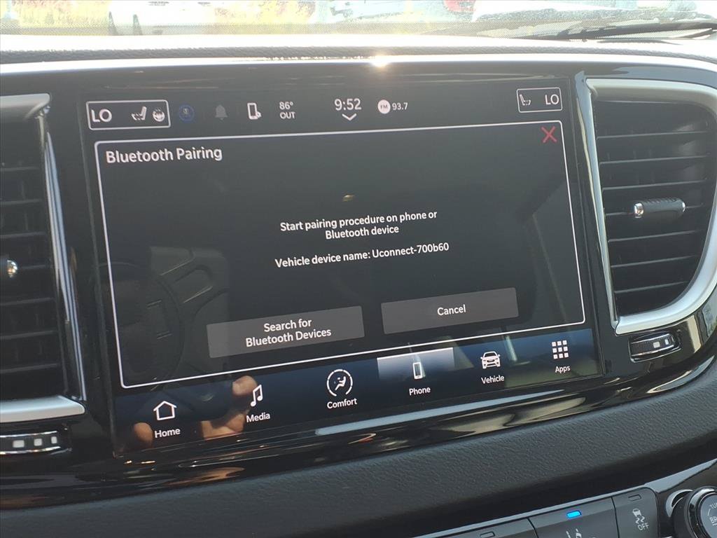 Used 2023 Chrysler Pacifica Touring-L FWD image 11