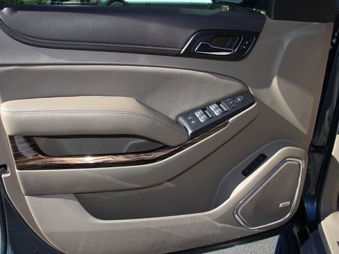 Used 2020 GMC Yukon XL SLT w/ Premium Edition image 22