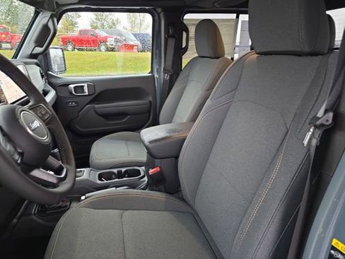 New 2025 Jeep Gladiator Sport image 8