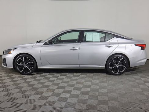 Used 2024 Nissan Altima 2.5 SR image 14